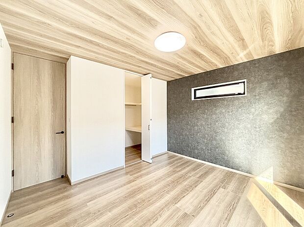 【洋室】ナチュラルなフローリングはどんなインテリアにもマッチ。