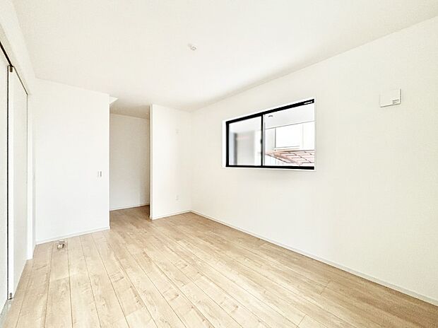 【洋室】ウォークインクローゼットがあるお部屋!季節ごとの入れ替えも不要で便利です。