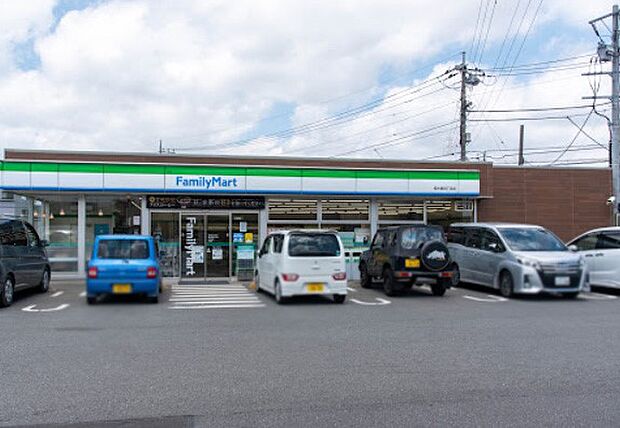 ファミリーマート 西大泉四丁目店(約460m)