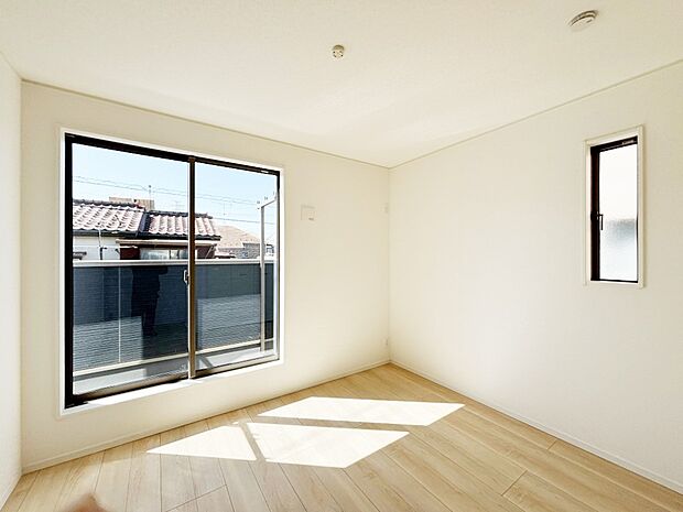 【洋室】バルコニーが開放感をプラスしてくれる洋室