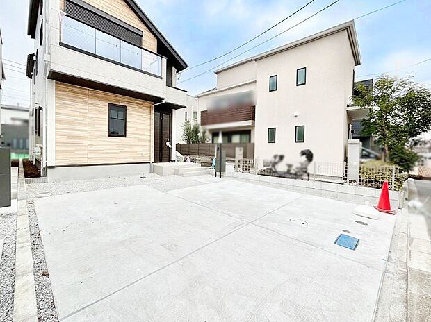 【駐車場】目の前が駐車場だと雨の日も大量にお買い物をした時も便利ですね