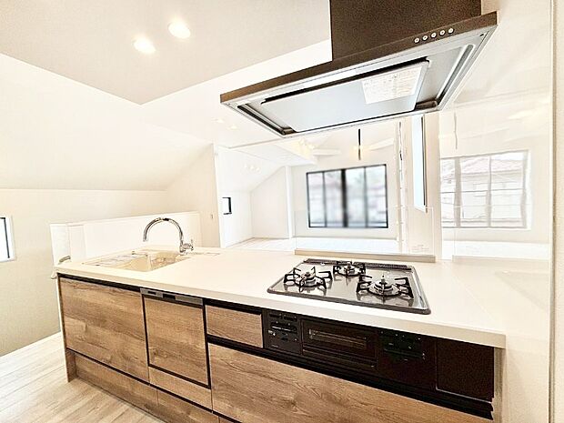 【ダイニングキッチン】カウンター越しにお話しをしながら毎日のお料理をもっと楽しく