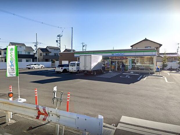ファミリーマート 新座畑中二丁目店（約92m・徒歩2分）