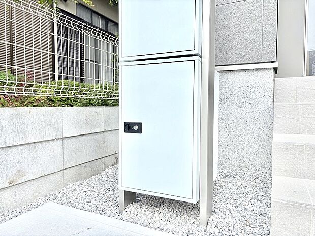 【その他現地】「宅配ボックス」 時間を気にせず宅配物をいつでも安全に受け取れます。