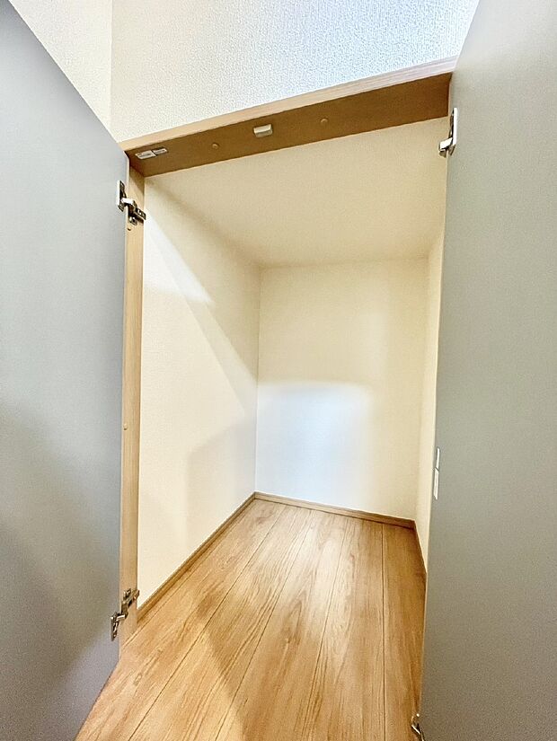 【キッチン収納】キッチン横収納!食材のストックはもちろん、日用品の収納など使い方はいろいろ!