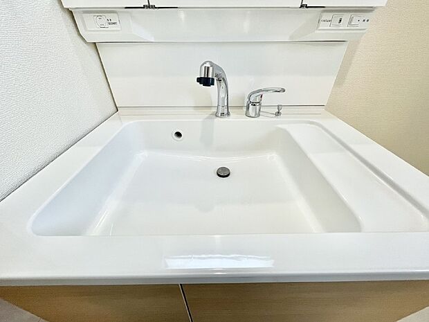【シャワー付き洗面台】ハンドシャワー付き!使いやすい洗面台。