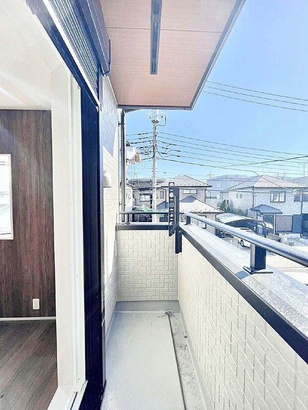 【バルコニー】ゆったりバルコニーだから沢山お洗濯ものを干せます