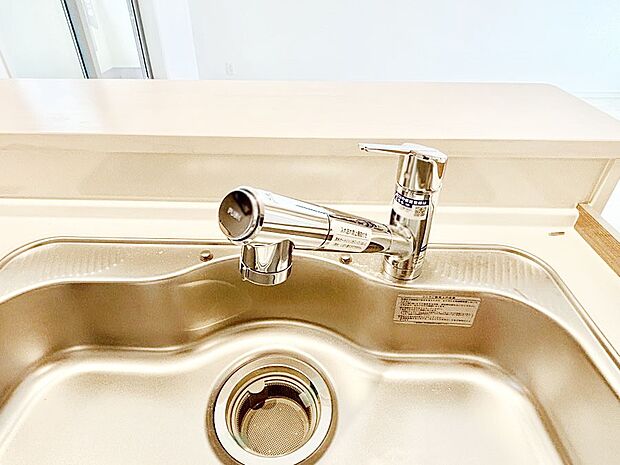 【その他設備(浄水器)】いつでも清潔なおいしいお水を。一つの水栓で水道水と浄水を使い分け。