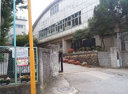 川口市立鳩ケ谷中学校 350m
