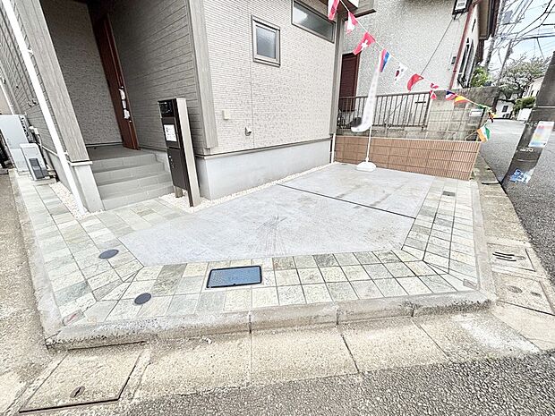 【駐車場】目の前が駐車場だと雨の日も大量にお買い物をした時も便利ですね