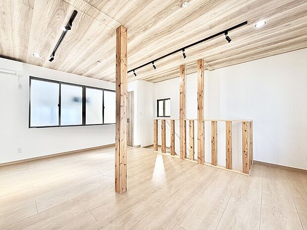 【ダイニング】家族の笑顔が自然と生まれてくる、そんな雰囲気のダイニングに仕上がっています。