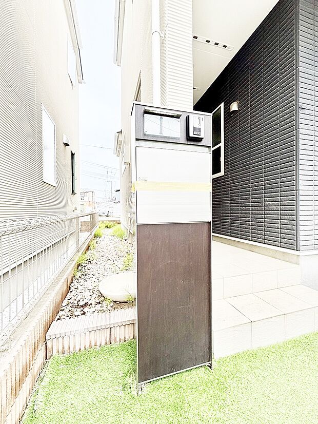 【その他現地】シンプルなデザインのポスト