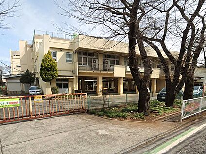 ふじみ野市立鶴ケ丘小学校 740m(10分)