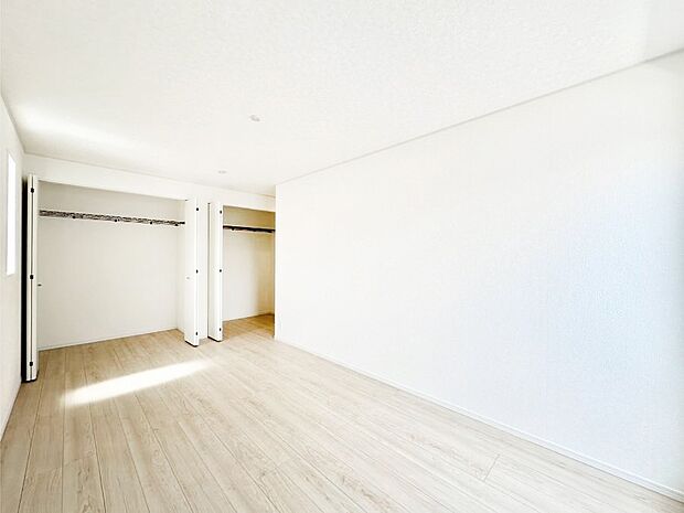 【洋室】収納が充実しているので、居住スペースを広く使えます。 
