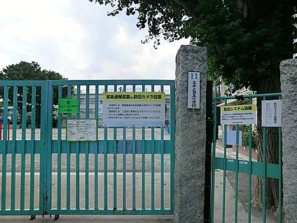 杉並区立高井戸第三小学校 350m