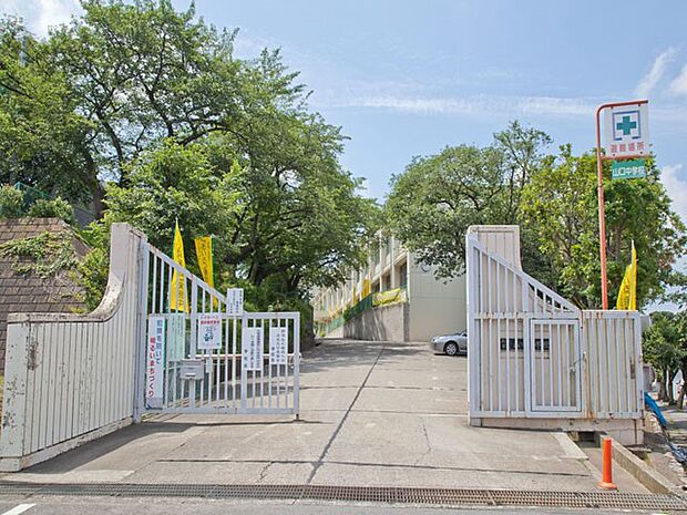 所沢市立山口中学校(約700m)
