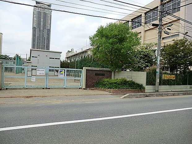 川口市立元郷南小学校(約1,100m・徒歩14分)