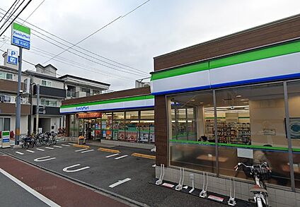 ファミリーマート 板橋大谷口北町店  100m