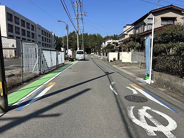 南側前面道路です♪