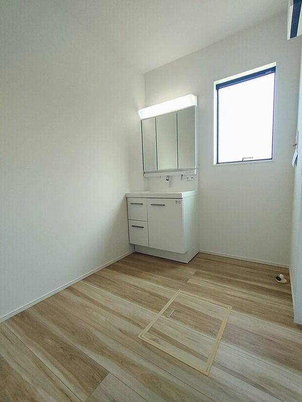 【洗面スペース(1号棟)】ゆとりの洗面スペースで朝の身支度もスムーズに出来ます♪