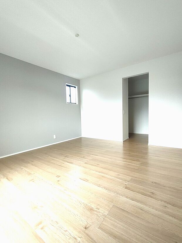 【主寝室(1号棟)】2階9.0帖の主寝室です♪