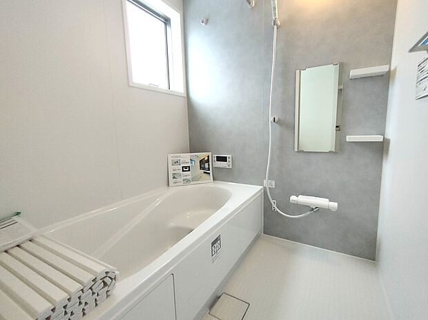 【浴室】大人の半身浴や、小さなお子様との入浴にも便利な浴室♪