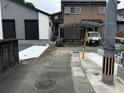 東側前面道路