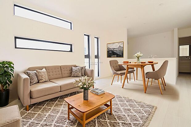 広々としたLDKに、自分好みのインテリアでレイアウト。季節ごとに模様替えなども、楽しみの一つとなりそうです。※家具をCGで加工しています。家具付き販売ではございません。
