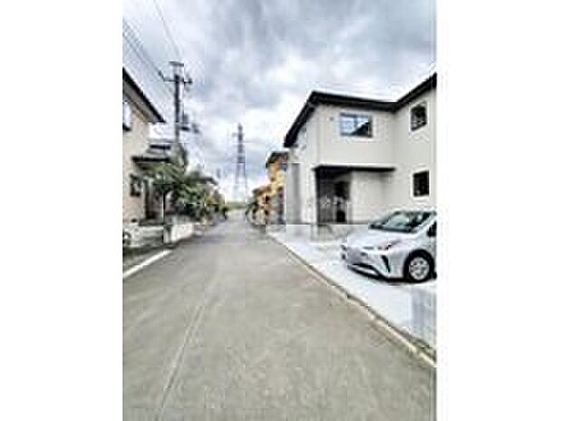 ひとたび扉を開けばそこに待っているのは上質な空間とマイホームでの新生活をイメージさせる優雅なひととき。「この家なら…」ではなく「ここに住みたい♪」と思う感動をお届けいたします。