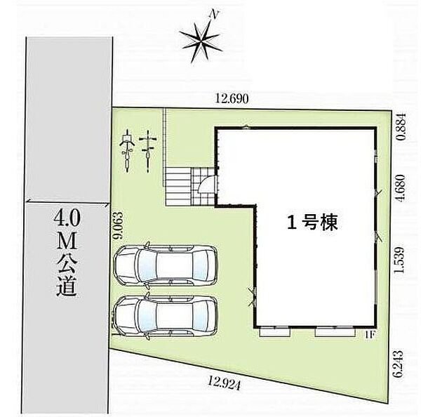 敷地４６坪超えのゆとりあるお住まいです！南西公道に面しているため通風採光良好です。カースペースは２台分完備！家族分の自転車を駐輪したり、来客用の駐車スペースとしてもお使いいただけます。

