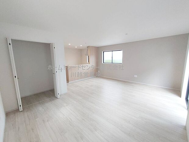 【リビング】『LDKは家族だんらんをデザイン』家族が集まり一緒の時間がすごせる工夫がされております。何気ない一日のひとコマが何者にも代えがたい宝物になることでしょう♪
