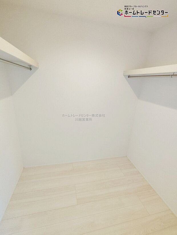 【収納】大容量収納の『ウォークインクローゼット』を設置。増えがちな衣類やバッグなどを効率よく収納できます。収納スペースが豊富にあると片付けやすくすっきりしたお住まいになりますね♪