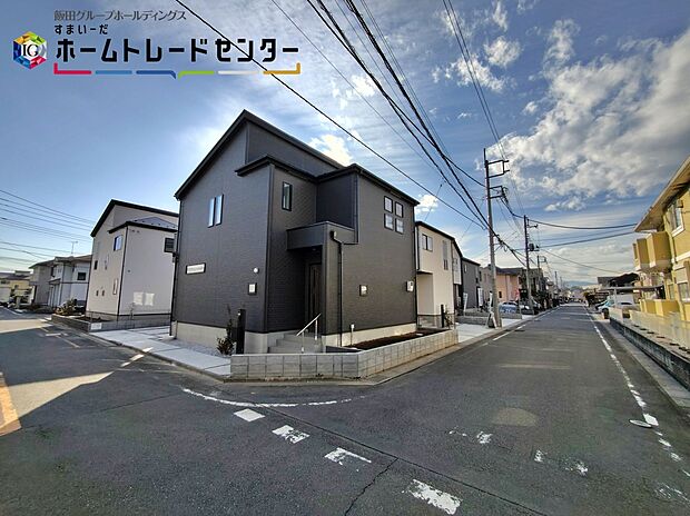 【前面道路含む現地写真】ひとたび扉を開けばそこに待っているのは上質な空間とマイホームでの新生活をイメージさせる優雅なひととき。「この家なら…」ではなく「ここに住みたい♪」と思う感動をお届けいたします。