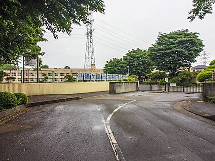 鶴ヶ島市立杉下小学校 630m (徒歩8分)
