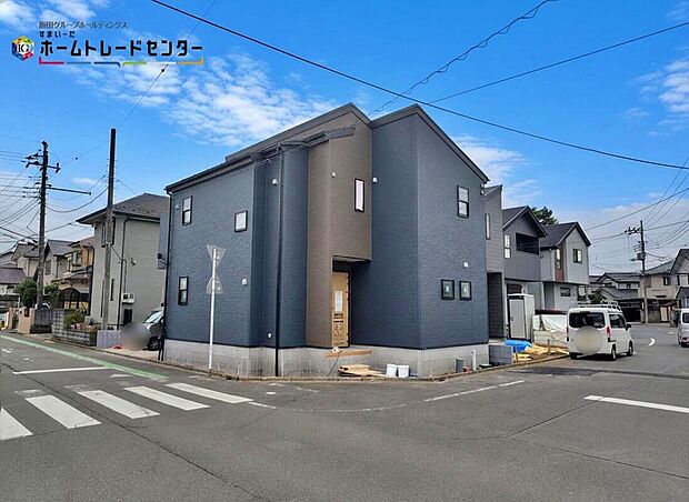 【前面道路含む現地写真】ひとたび扉を開けばそこに待っているのは上質な空間とマイホームでの新生活をイメージさせる優雅なひととき。「この家なら…」ではなく「ここに住みたい♪」と思う感動をお届けいたします。