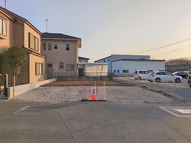 【現地外観写真】住宅性能評価で耐震等級３（最高等級）を取得！お客様を守る大切な住宅だからこそ、第三者の検査を受けて安心して住んでいただける住宅をご案内させて頂きます。その頑丈さを、ぜひ現地にてご体感くださいませ。