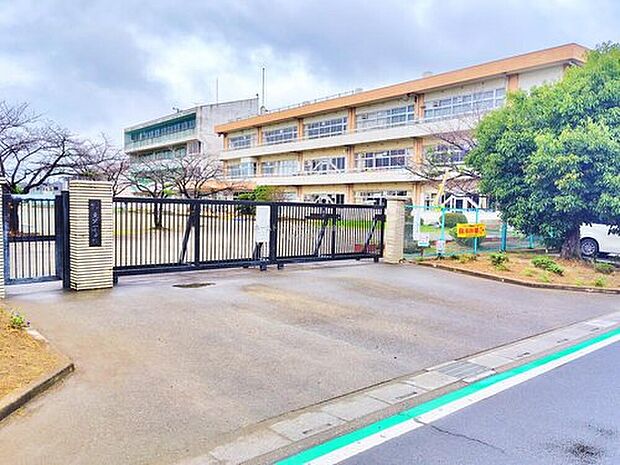 吉見町立東第一小学校（約882m）