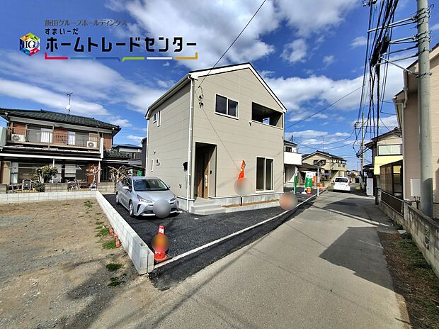 【前面道路含む現地写真】ひとたび扉を開けばそこに待っているのは上質な空間とマイホームでの新生活をイメージさせる優雅なひととき。「この家なら…」ではなく「ここに住みたい♪」と思う感動をお届けいたします。