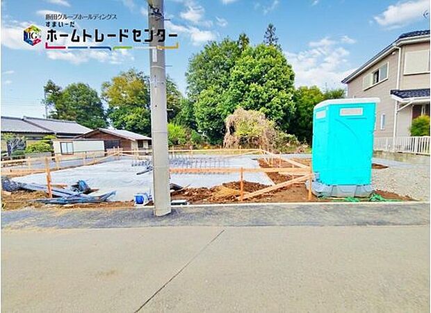 【現地外観写真】一戸建ての大きなメリットは、「自分の土地」を自由に使えること。好きなペットが飼えるほか、ガーデニングやDIY、車やバイクの手入れなど様々な趣味を楽しめます♪