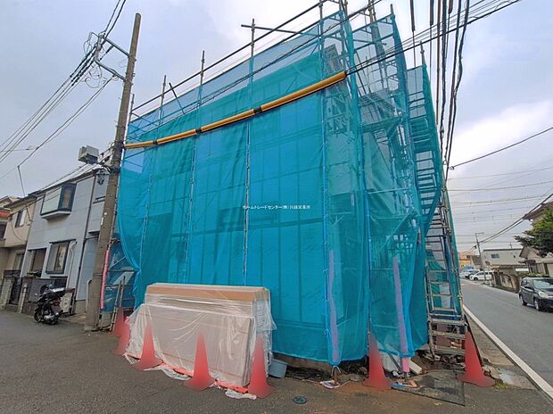 【現地外観写真】住宅性能評価で耐震等級３（最高等級）を取得！お客様を守る大切な住宅だからこそ、第三者の検査を受けて安心して住んでいただける住宅を建てております。その頑丈さを、ぜひ現地にてご体感くださいませ。
