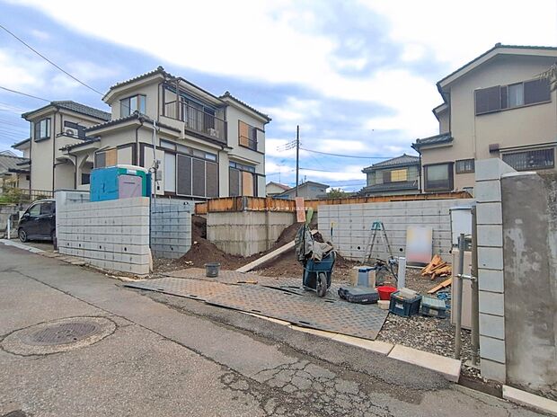 【現地外観写真】住宅性能評価で耐震等級３（最高等級）を取得！お客様を守る大切な住宅だからこそ、第三者の検査を受けて安心して住んでいただける住宅を建てております。その頑丈さを、ぜひ現地にてご体感くださいませ。
