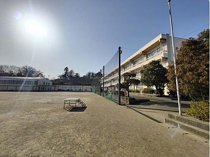 鳩山町立鳩山中学校 2000ｍ(徒歩25分)