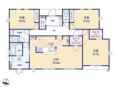 カウンター付き対面式システムキッチンを配した１８帖超えの広々LDK♪WIC２カ所・SIC・パントリー完備で収納も豊富です！ 