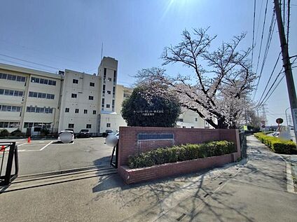 鶴ヶ島市立藤小学校 550m(徒歩7分)