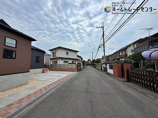 【前面道路含む外観写真】土日のご予約はもちろん、平日やお仕事のお時間に合わせての夜間のご案内も実施しています。まずはお客様のご都合をお伺いさせて頂き、それに合う形で物件のご紹介をさせていただきます。