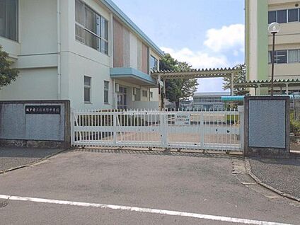 坂戸市立浅羽野中学校 900m(徒歩12分)