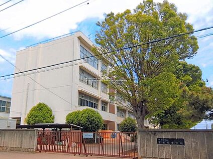 鶴ヶ島市立栄小学校 780m(徒歩１０分)