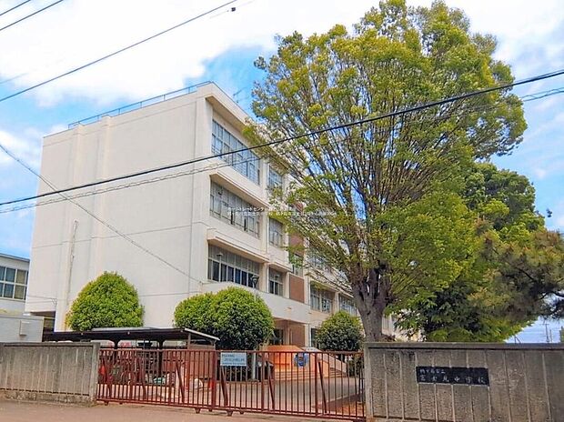 鶴ヶ島市立栄小学校(約780m)