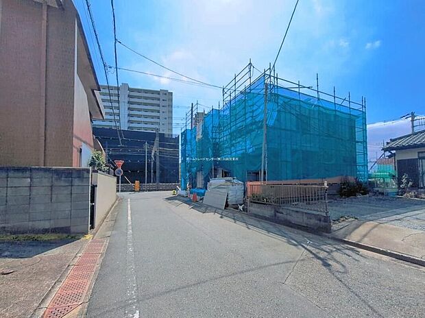 【前面道路含む現地写真】ひとたび扉を開けばそこに待っているのは上質な空間とマイホームでの新生活をイメージさせる優雅なひととき。「この家なら…」ではなく「ここに住みたい♪」と思う感動をお届けいたします。