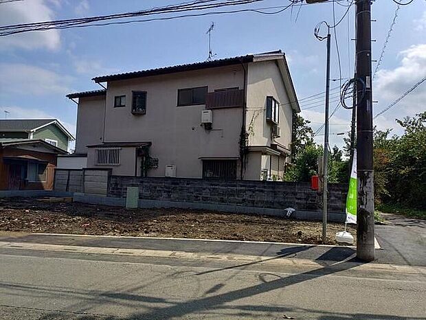 【前面道路含む現地写真】ひとたび扉を開けばそこに待っているのは上質な空間とマイホームでの新生活をイメージさせる優雅なひととき。「この家なら…」ではなく「ここに住みたい♪」と思う感動をお届けいたします。